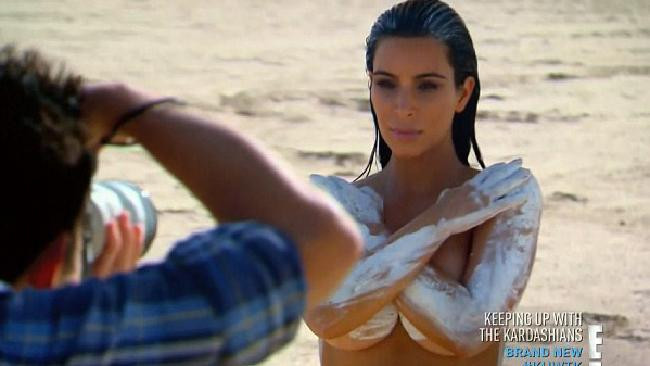 Kim Kardashian khỏa thân trên sa mạc, không sợ paparazzi ảnh 1