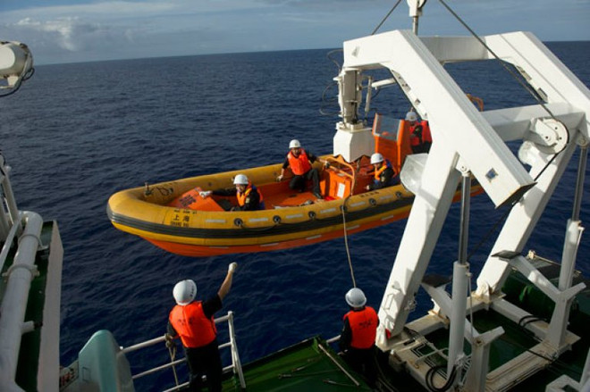 Tàu Trung Quốc bắt được tín hiệu nghi của hộp đen MH370 ảnh 1
