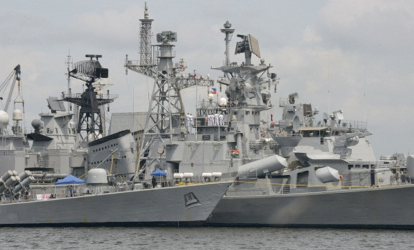 Tàu chiến Ấn Độ đến Vladivostok tập trận chung với Hải quân Nga ảnh 1