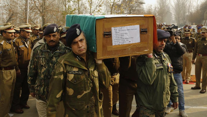 Ấn Độ: Thủ đô New Delhi báo động sau hàng loạt vụ khủng bố ở Srinagar ảnh 1