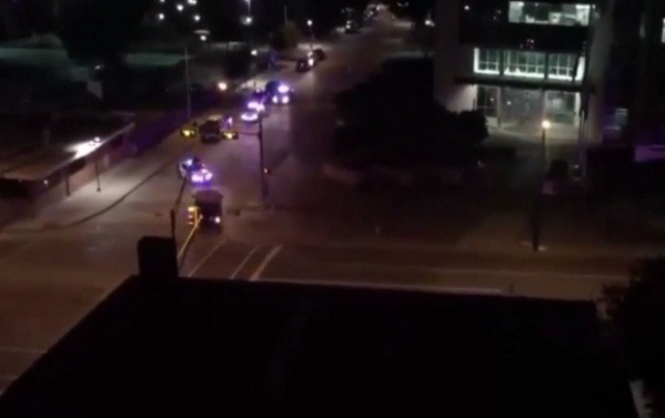 Mỹ: Đọ súng dữ dội kèm nổ lớn tại trụ sở cảnh sát Dallas ảnh 1