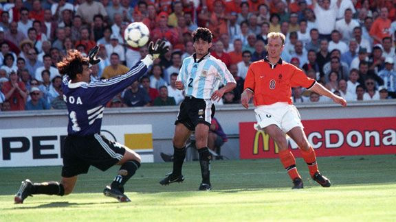 Xem lại tuyệt phẩm của Bergkamp vào lưới Argentina năm 1998 ảnh 1