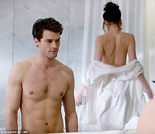 Một cảnh trong phim “Fifty Shades of Grey.” Phim người lớn "50 sắc thái" có đến 20 phút cảnh 'nóng' ảnh 1