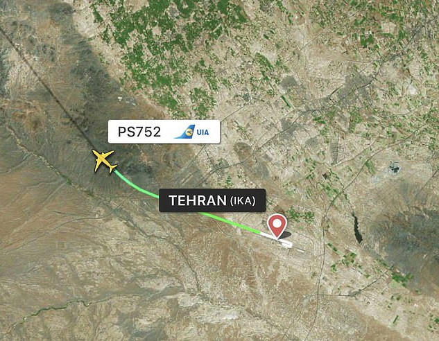 Video máy bay Ukraine bốc cháy trên bầu trời thủ đô Tehran của Iran ảnh 1