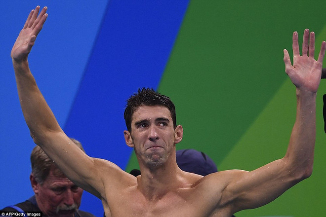 Michael Phelps khóc nức nở trong cuộc họp báo cuối ở Olympic ảnh 1