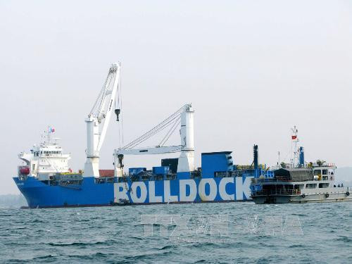 Cận cảnh tàu ngầm Kilo Hà Nội tại vịnh Cam Ranh ảnh 3