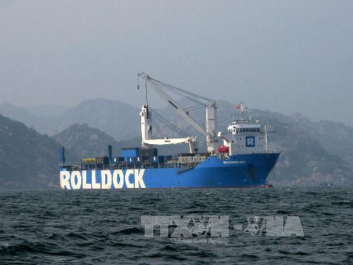 Cận cảnh tàu ngầm Kilo Hà Nội tại vịnh Cam Ranh ảnh 4