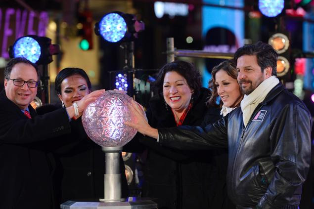 Video khoảnh khắc đón năm 2014 tại Quảng trường Thời đại ảnh 3