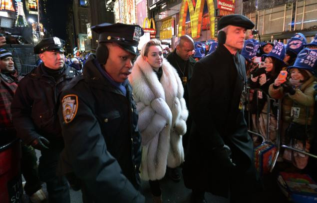 Video khoảnh khắc đón năm 2014 tại Quảng trường Thời đại ảnh 6