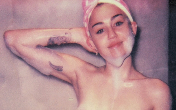 Miley Cyrus lại gây sốc khi đăng ảnh "nude" toàn thân ảnh 1