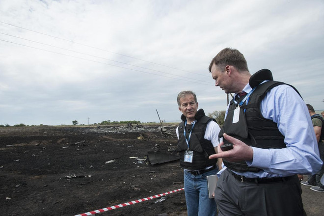 Tổng thống Ukraine lên án sự cản trở điều tra tại hiện trường MH17 ảnh 1