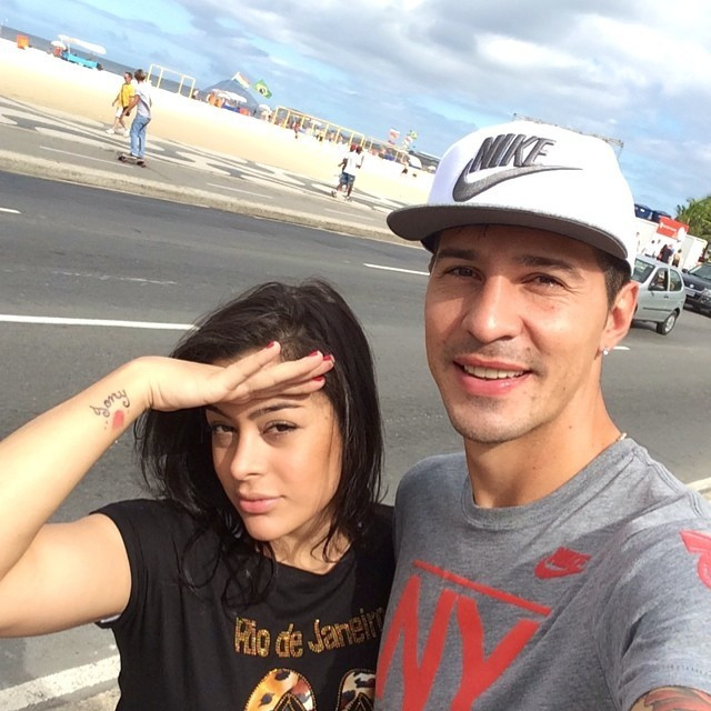 Hãy chú ý, "hoa hậu cởi" Larissa Riquelme đã đến Brazil ảnh 1