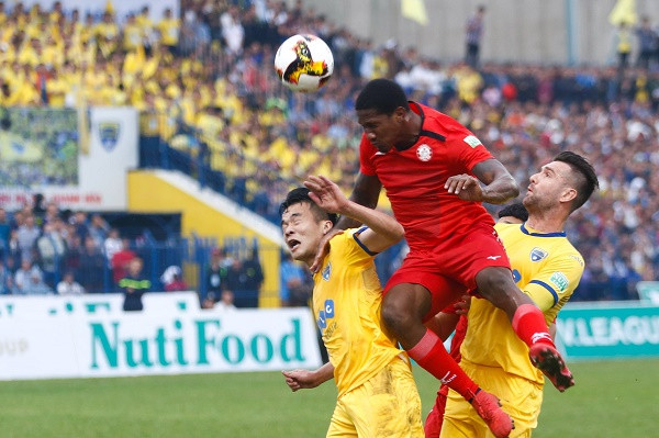 Bùi Tiến Dũng lại được khen ngợi sau chiến thắng trước TP.HCM ảnh 2