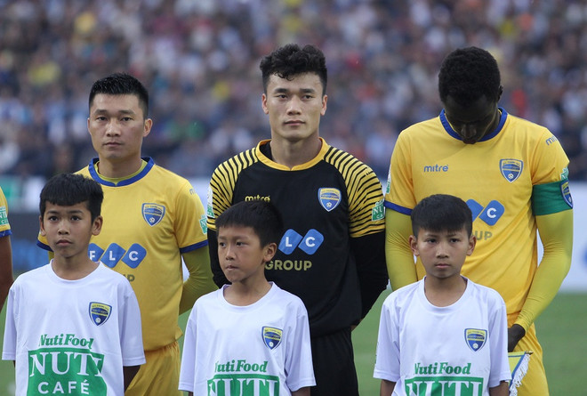 Bùi Tiến Dũng lại được khen ngợi sau chiến thắng trước TP.HCM ảnh 1