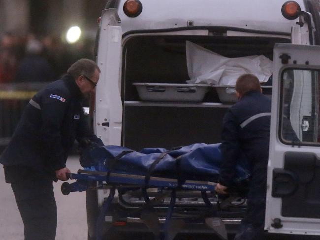 Danh tính phụ nữ đánh bom tự sát trong vụ đột kích gần Paris ảnh 1