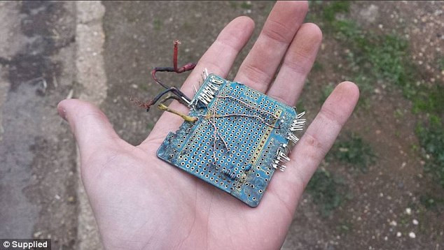 Vật thể bí ẩn rơi từ trên trời để lại miệng hố rộng 6 mét ở Australia ảnh 3