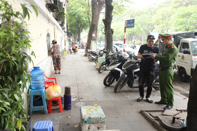 Hà Nội: Gỡ khó trong xử lý lấn chiếm vỉa hè tại các địa bàn giáp ranh ảnh 3