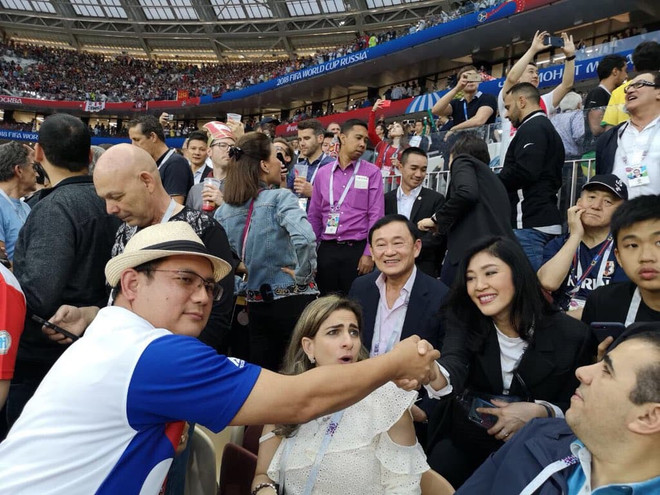 Anh em cựu Thủ tướng Thái Lan Thaksin-Yingluck xem World Cup tại Nga? ảnh 1