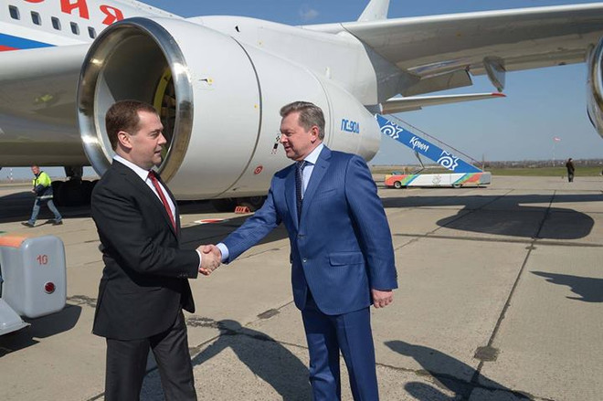 Thủ tướng Nga Medvedev bất ngờ tới thăm Crimea ảnh 1