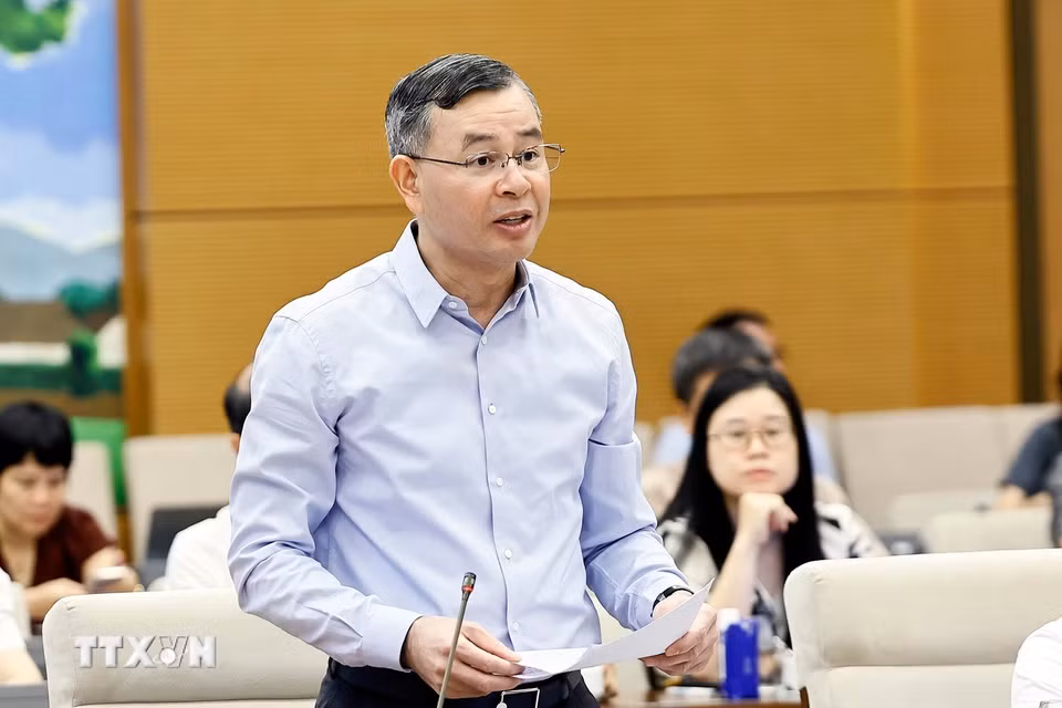 Bộ trưởng Bộ Tài chính Ngô Văn Tuấn trình bày báo cáo tiếp thu, giải trình và chỉnh lý các dự thảo. (Ảnh: Doãn Tấn/TTXVN)