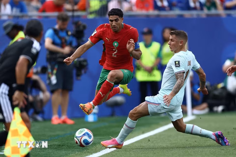Sang hiệp 2, trận đấu diễn ra cởi mở hơn khi Maroc chủ động chơi tấn công. (Ảnh: AFP/TTXVN)
