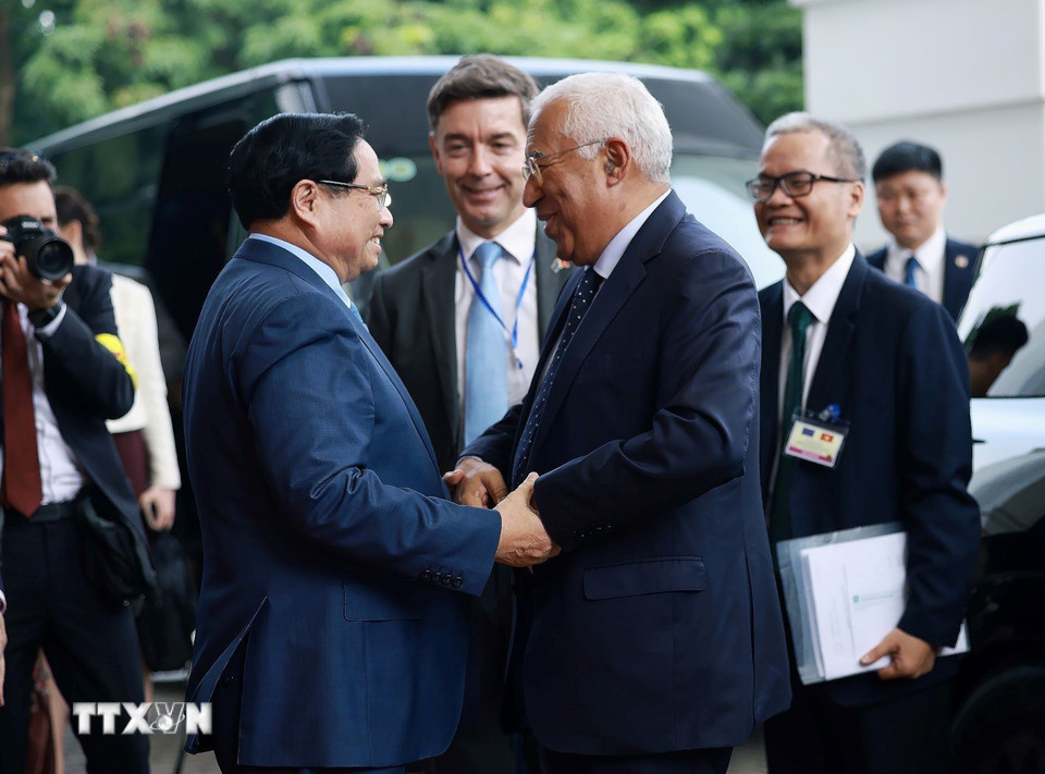 Thủ tướng Phạm Minh Chính hội kiến Chủ tịch Hội đồng châu Âu António Costa. (Ảnh: Dương Giang/TTXVN)