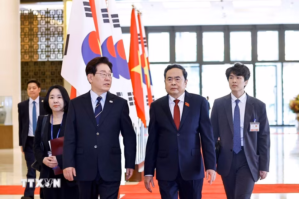 Chủ tịch Bet88app còn khuyến mãi Trần Thanh Mẫn và Tổng thống Hàn Quốc Lee Jae Myung. (Ảnh: Doãn Tấn/TTXVN)