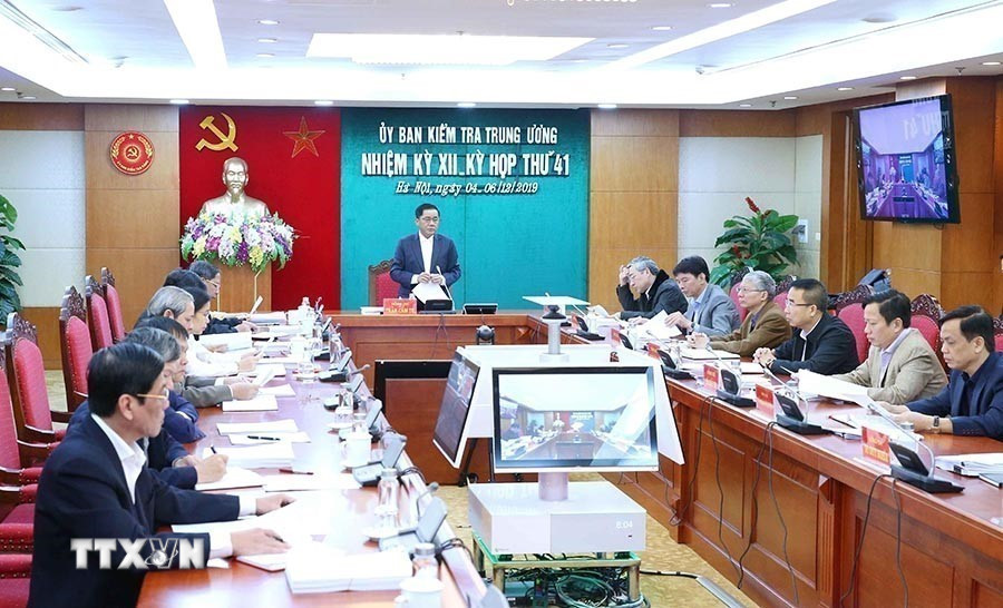 Công tác đấu tranh phòng, chống tham nhũng đã được lãnh đạo, chỉ đạo quyết liệt, bài bản, đi vào chiều sâu, có bước tiến mạnh, đạt nhiều kết quả cụ thể rất quan trọng, toàn diện, rõ rệt. Trong ảnh: Kỳ họp thứ 41 Ủy ban Kiểm tra Trung ương, từ 4-6/12/2019 dưới sự chủ trì của đồng chí Trần Cẩm Tú, Bí thư Trung ương Đảng, Chủ nhiệm Ủy ban Kiểm tra Trung ương. (Ảnh: Phương Hoa/TTXVN)