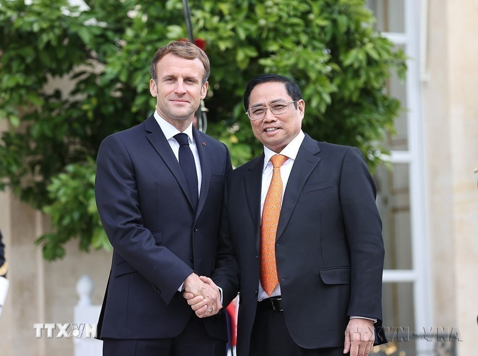 Dưới sự lãnh đạo của Đảng, nền đối ngoại Việt Nam đã chuyển mình mạnh mẽ, trở thành trụ cột quan trọng trong bảo vệ và phát triển đất nước. Quan hệ ngoại giao được mở rộng với hầu hết các quốc gia trên thế giới, góp phần tăng cường vị thế và tiếng nói của Việt Nam trên trường quốc tế. Trong ảnh: Trong chương trình thăm chính thức Cộng hoà Pháp, sáng 4/11/2021, tại Điện Élysée, Thủ đô Paris, Thủ tướng Phạm Minh Chính hội kiến Tổng thống Cộng hoà Pháp Emmanuel Macron. (Ảnh: Dương Giang/TTXVN)
