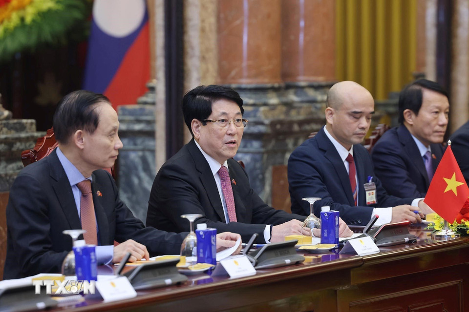 Chủ tịch nước Lương Cường và đoàn Việt Nam tại cuộc hội đàm với Tổng Bí thư, Chủ tịch nước Lào Thongloun Sisoulith. (Ảnh: Lâm Khánh/TTXVN)