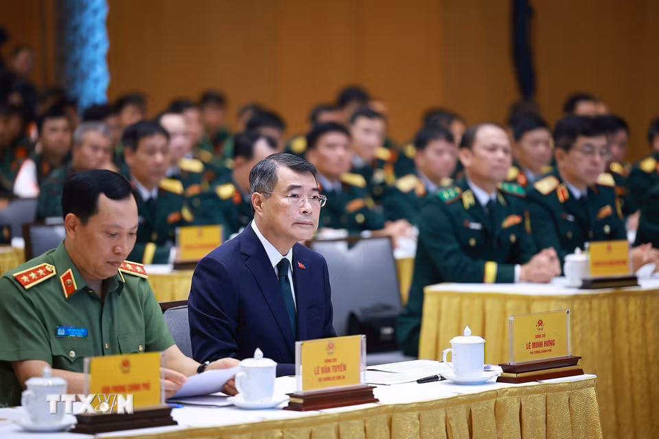 Thủ tướng Lê Minh Hưng dự Lễ tuyên dương Đoàn công tác Quân đội nhân dân Việt Nam và Công an Nhân dân Việt Nam hỗ trợ Venezuela khắc phục hậu quả động đất. (Ảnh: Dương Giang/TTXVN)