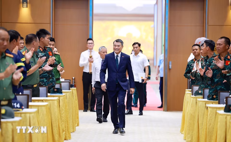 Thủ tướng Lê Minh Hưng dự Lễ tuyên dương Đoàn công tác Quân đội nhân dân Việt Nam và Công an Nhân dân Việt Nam hỗ trợ Venezuela khắc phục hậu quả động đất. (Ảnh: Dương Giang/TTXVN)