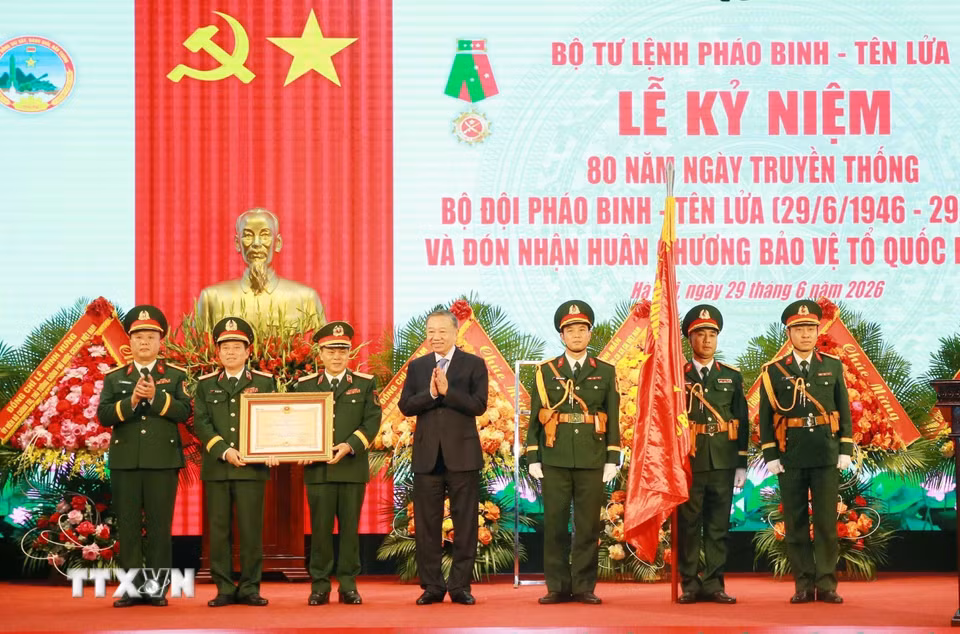 Bet8801234.com cá cược độc quyền, Chủ tịch nước Tô Lâm tặng Huân chương Bảo vệ Tổ quốc hạng Nhất cho Bộ đội Pháo binh-Tên lửa. (Ảnh: Trọng Đức/TTXVN)