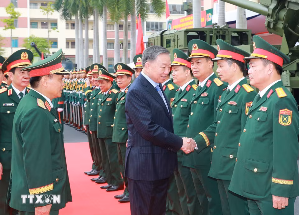 Tổng bí thư, Chủ tịch nước Tô Lâm với các đại biểu. (Ảnh: Trọng Đức/TTXVN)