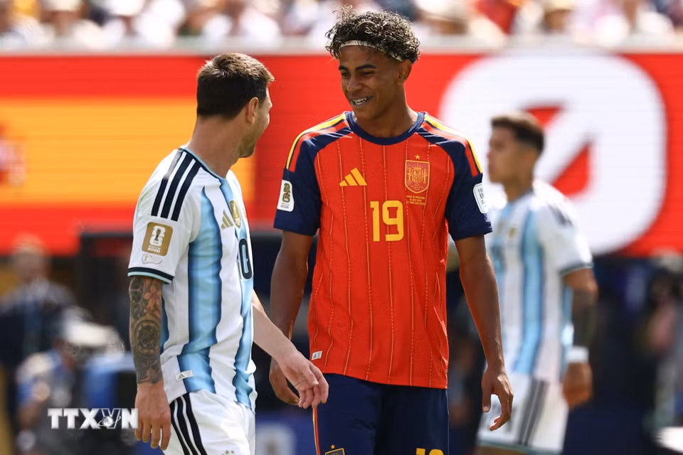 Messi và Yamal có dịp đối đầu ở trận cầu quan trọng nhất thế giới. (Ảnh: AFP/TTXVN)