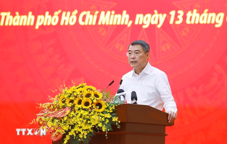 Thủ tướng Lê Minh Hưng kết luận buổi làm việc với Ban Thường vụ Thành ủy Thành phố Hồ Chí Minh. (Ảnh: Dương Giang/TTXVN)