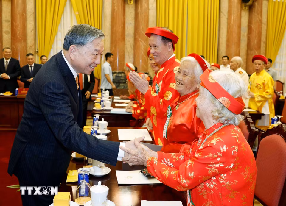 Tổng Bí thư, Chủ tịch nước Tô Lâm và các đại biểu. (Ảnh: Thống Nhất/TTXVN)