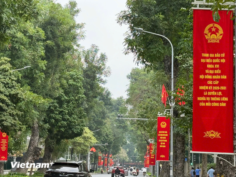 Hà Nội trang hoàng sẵn sàng cho ngày hội toàn dân vào ngày 15/3 tới đây. (Ảnh: Huy Khánh/Vietnam+)
