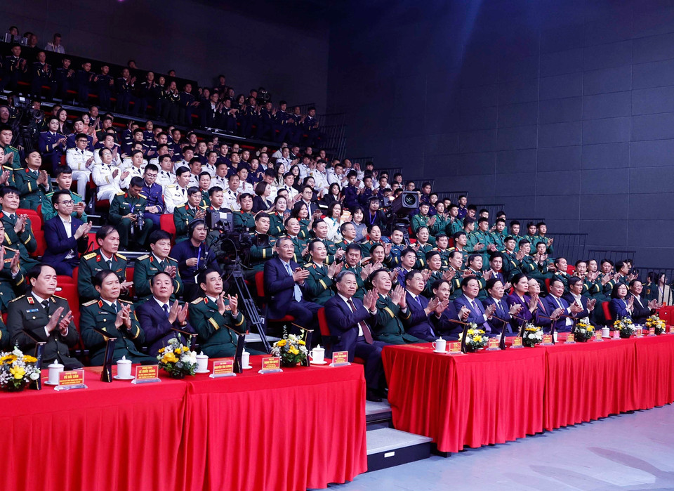 Tổng Bí thư Tô Lâm, Bí thư Quân ủy Trung ương cùng các đồng chí lãnh đạo và các đại biểu tại lễ tổng kết. (Ảnh: Thống Nhất/TTXVN)