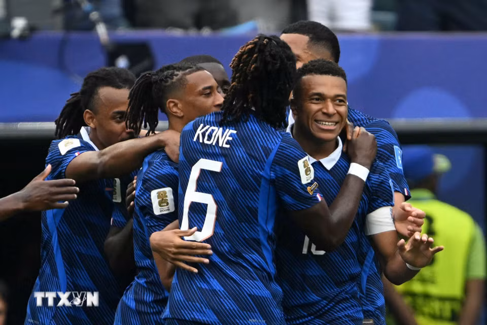 Mbappe thăng hoa để giúp Pháp sớm ghi tên mình vào vòng đấu tiếp theo sau hai chiến thắng. (Ảnh: AFP/TTXVN)