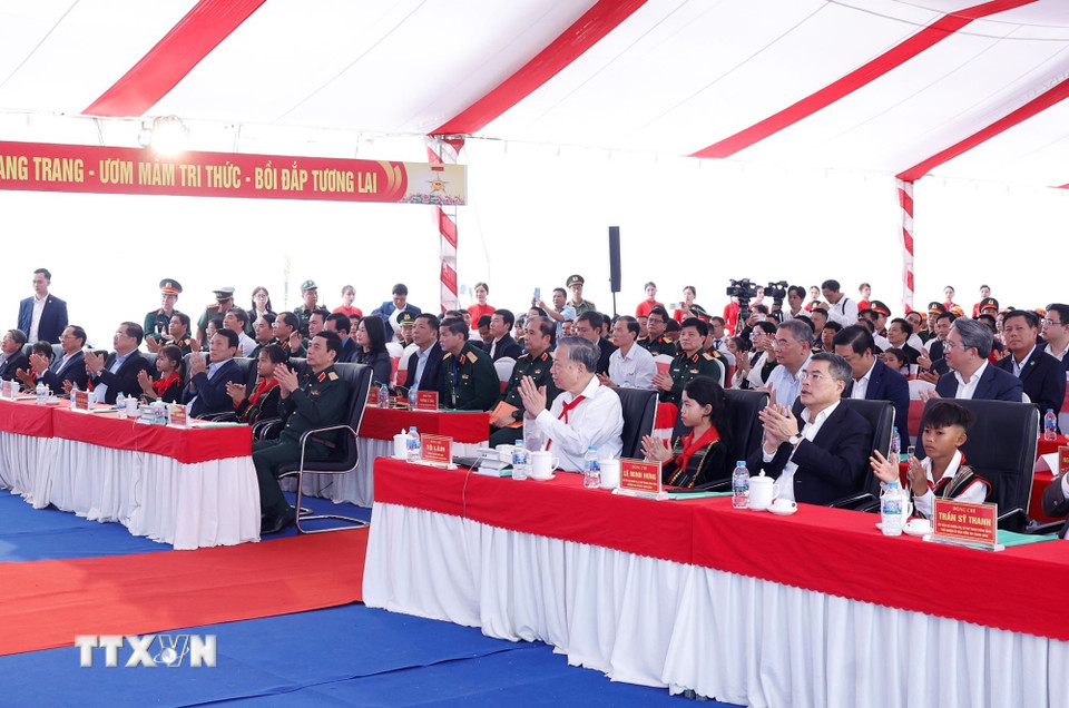Tổng Bí thư Tô Lâm và các đại biểu dự lễ khởi công. (Ảnh: Thống Nhất/TTXVN)