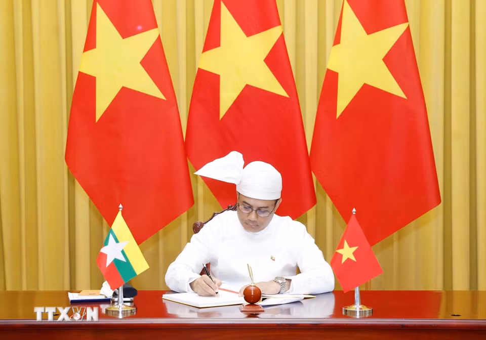 Tổng Bí thư, Chủ tịch nước Tô Lâm tiếp Đại sứ các nước trình Quốc thư- Ảnh 15.