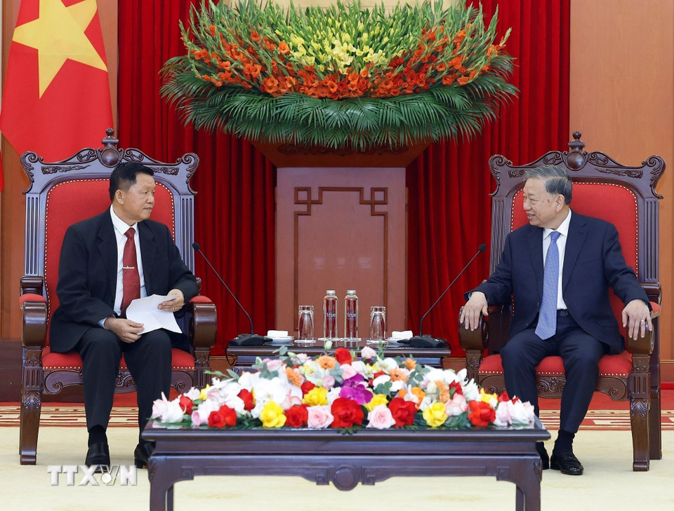 Tổng Bí thư Tô Lâm tiếp đồng chí Thượng tướng Vanthong Kongmany, Bí thư Trung ương Đảng, Bộ trưởng Bộ Công an Lào. (Ảnh: Thống Nhất/TTXVN)