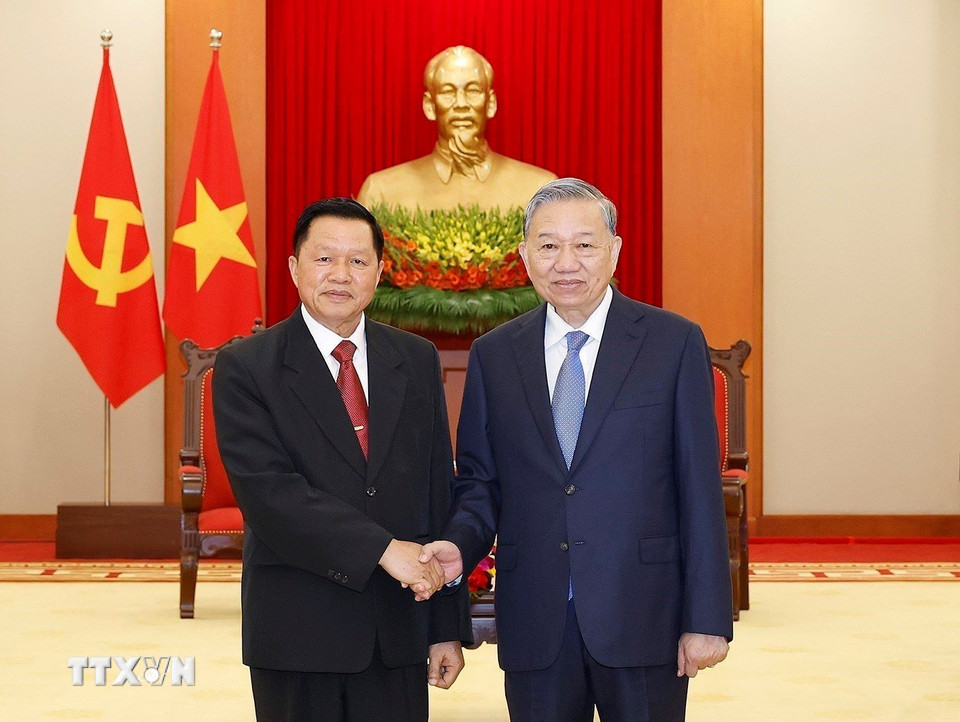 Chiều 20/3/2026, tại Trụ sở Trung ương Đảng, Tổng Bí thư Tô Lâm tiếp Đoàn đại biểu cấp cao Bộ Công an Lào do đồng chí Thượng tướng Vanthong Kongmany, Bí thư Trung ương Đảng, Bộ trưởng Bộ Công an Lào dẫn đầu đang có chuyến thăm và làm việc tại Việt Nam. (Ảnh: Thống Nhất/TTXVN)