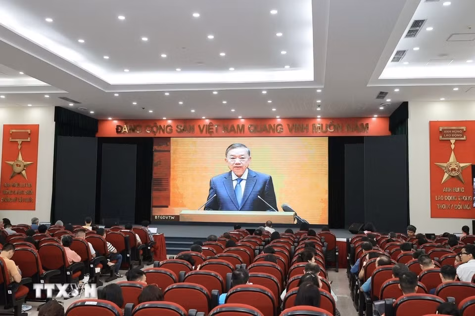 Cán bộ, đảng viên thuộc Đảng bộ Thông tấn xã Việt Nam tham dự Hội nghị. (Ảnh: Minh Quyết/TTXVN)