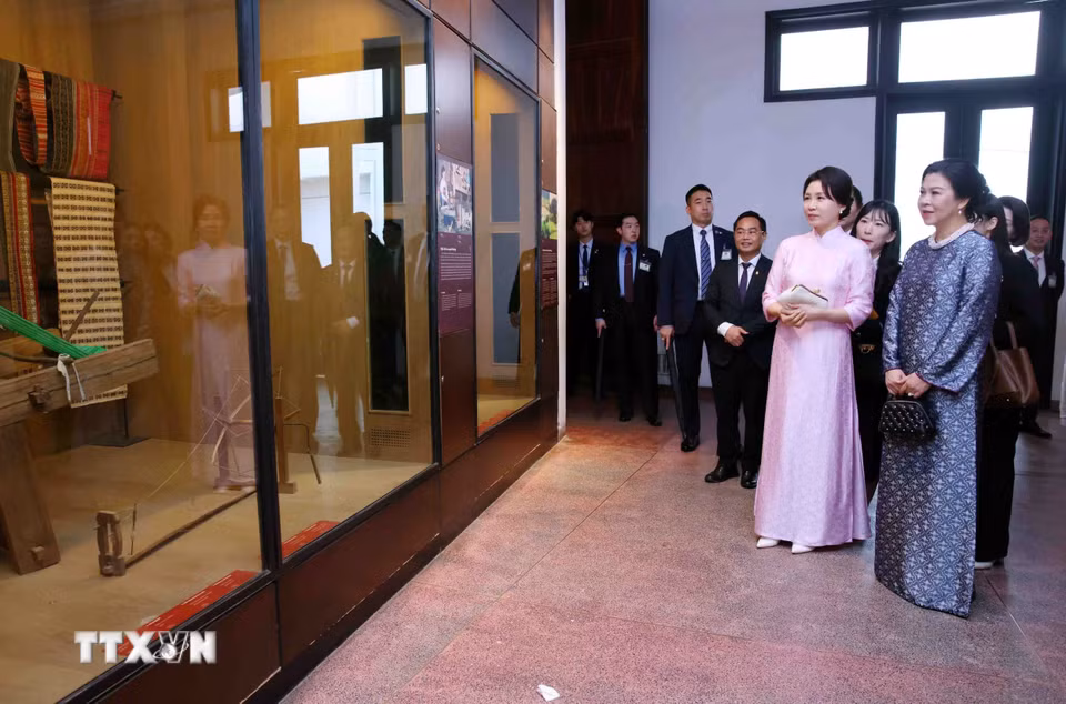 Phu nhân Tổng Bí thư, Chủ tịch nước và Phu nhân Tổng thống Hàn Quốc tham quan Bảo tàng dân tộc học- Ảnh 4.