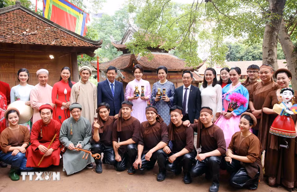 Phu nhân Tổng Bí thư, Chủ tịch nước và Phu nhân Tổng thống Hàn Quốc tham quan Bảo tàng dân tộc học- Ảnh 10.