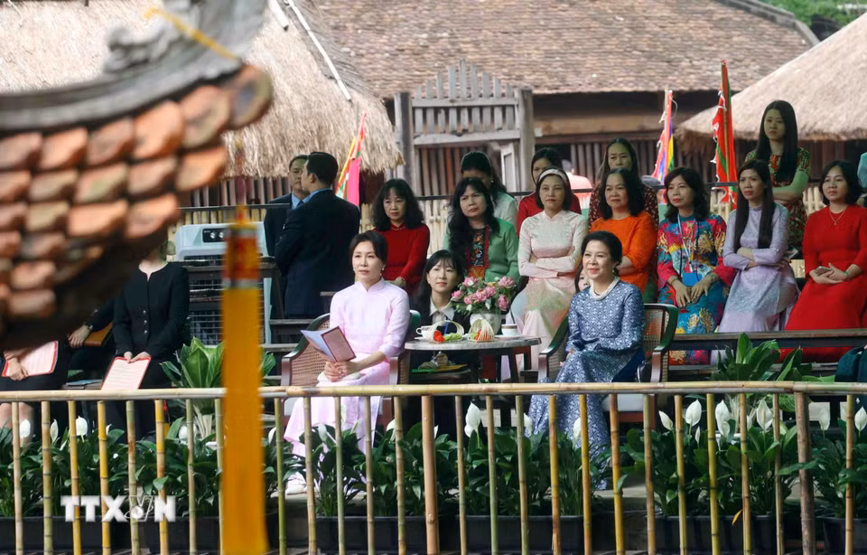 Phu nhân Tổng Bí thư, Chủ tịch nước và Phu nhân Tổng thống Hàn Quốc tham quan Bảo tàng dân tộc học- Ảnh 9.
