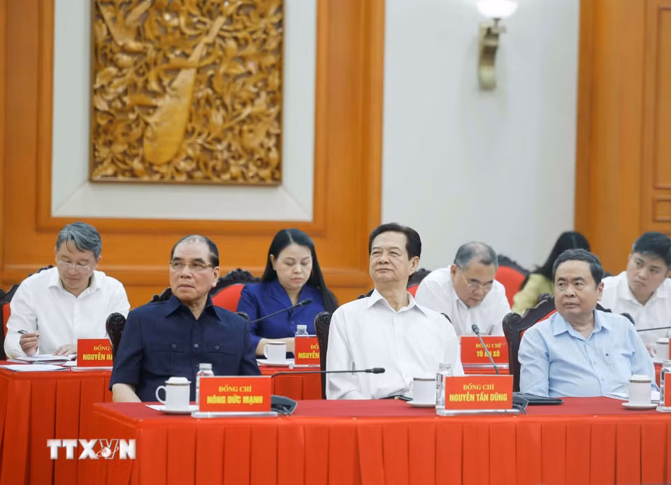 Các đồng chí lãnh đạo, nguyên lãnh đạo Đảng, Nhà nước tham dự. (Ảnh: Thống Nhất/TTXVN)