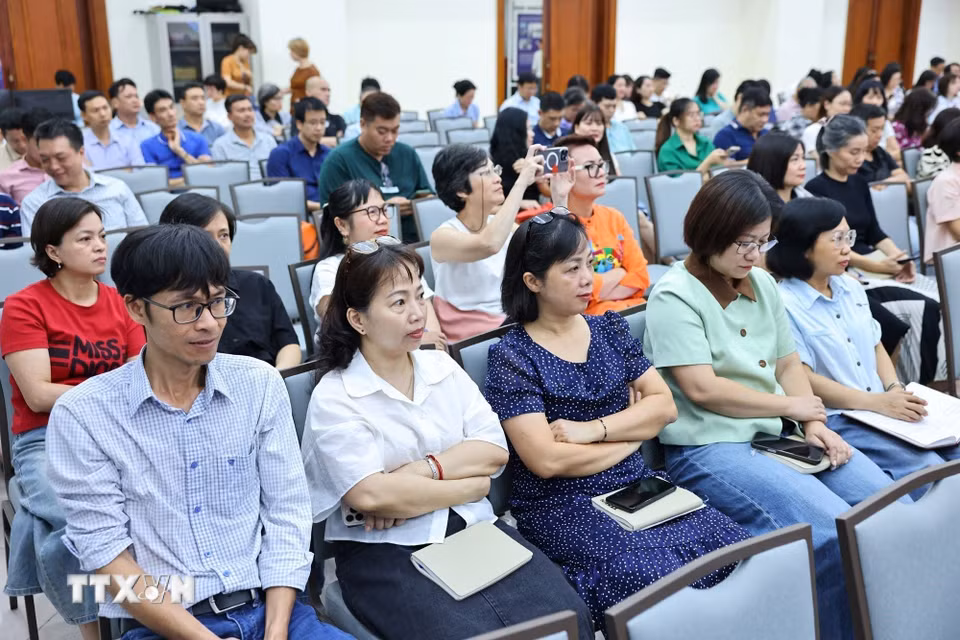 Cán bộ, đảng viên Đảng bộ Thông tấn xã Việt Nam dự hội nghị trực tuyến tại điểm cầu Trụ sở cơ quan Thông tấn quốc gia (Hà Nội). (Ảnh: Minh Đức/TTXVN)
